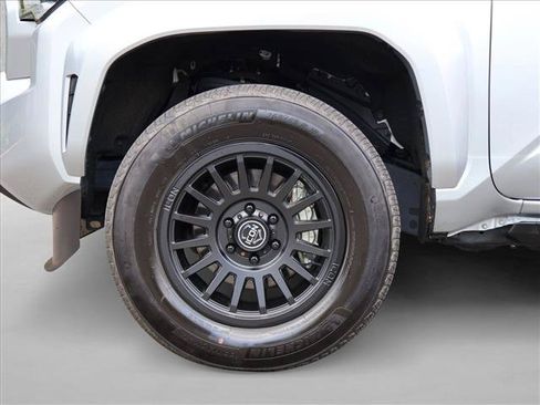 Used 2024 Toyota Tacoma Limited w/ Limited Package (LT) AWD/4WD image 29