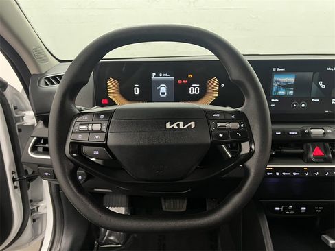Used 2025 Kia K4 LXS image 14