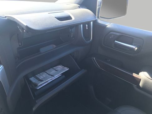 Used 2022 GMC Sierra 1500 SLT w/ SLT Premium Plus Package AWD/4WD image 32