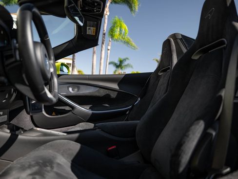 Used 2025 McLaren Artura Spider image 20