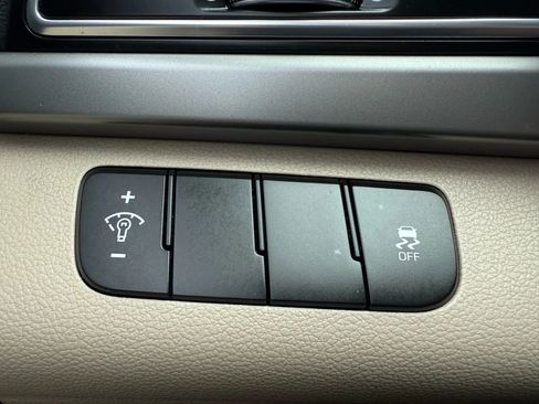 Used 2017 Hyundai Elantra SE image 4