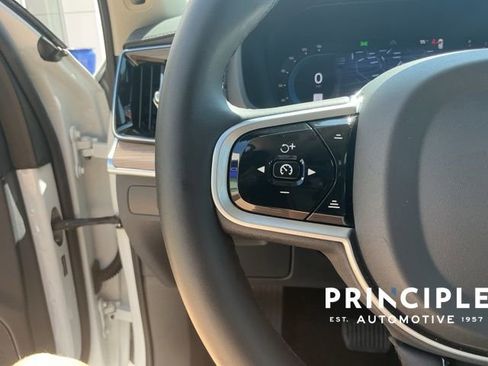 Certified 2025 Volvo XC90 B6 Plus image 19