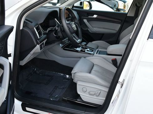 Used 2021 Audi Q5 e Premium Plus w/ Premium Plus Package AWD/4WD image 49