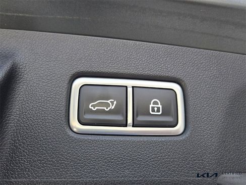 Certified 2022 Kia Sorento SX Prestige w/ Rust Color Package image 16