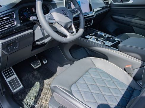 Used 2024 Volkswagen Atlas Cross Sport SEL Premium R-Line image 15