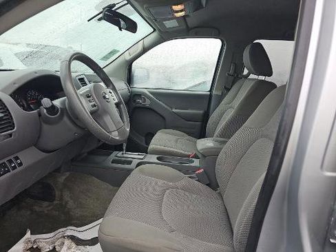 Used 2018 Nissan Frontier SV image 3