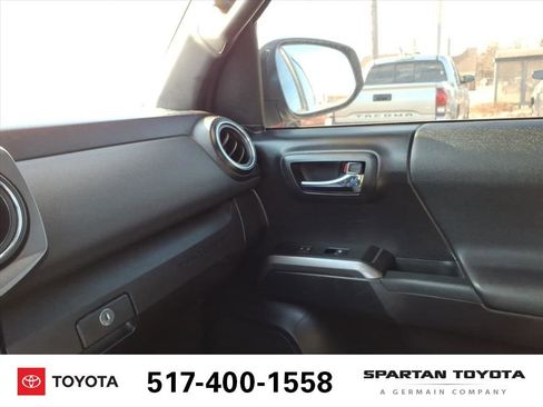 Used 2019 Toyota Tacoma TRD Off-Road image 23