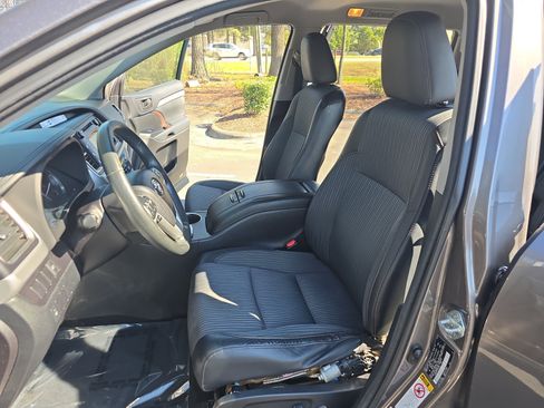 Used 2015 Toyota Highlander Plus image 16