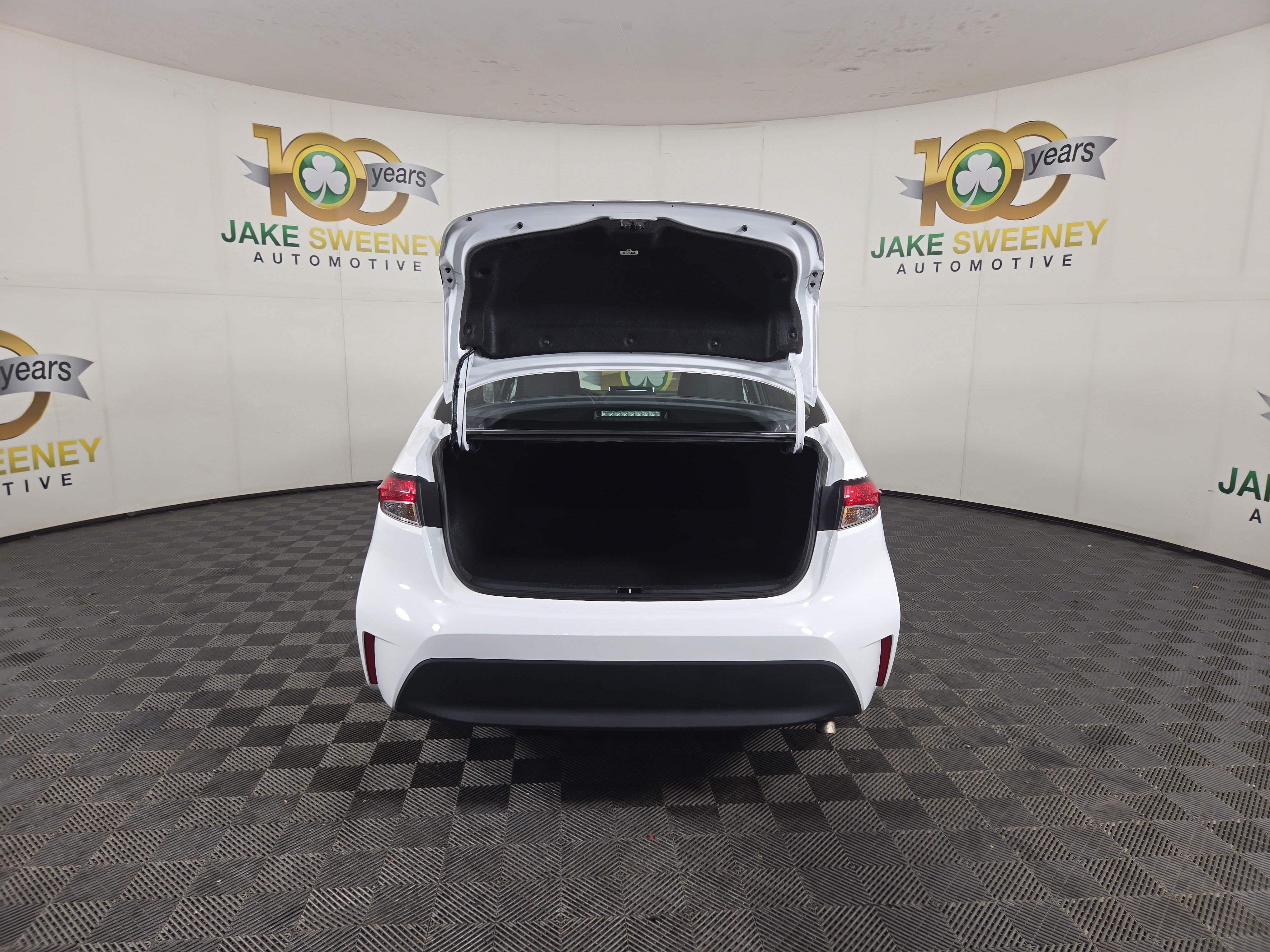 Used 2025 Toyota Corolla LE FWD image 30