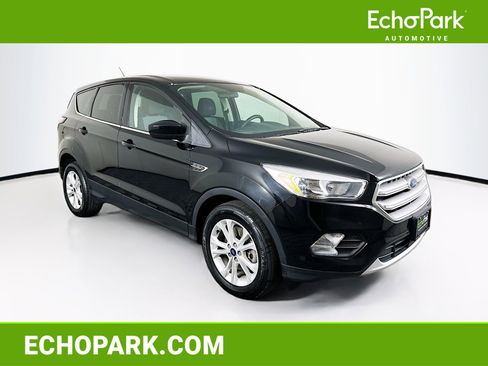 Used 2017 Ford Escape SE FWD image 1