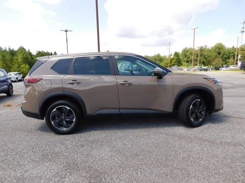 Used 2025 Nissan Rogue SV FWD image 5