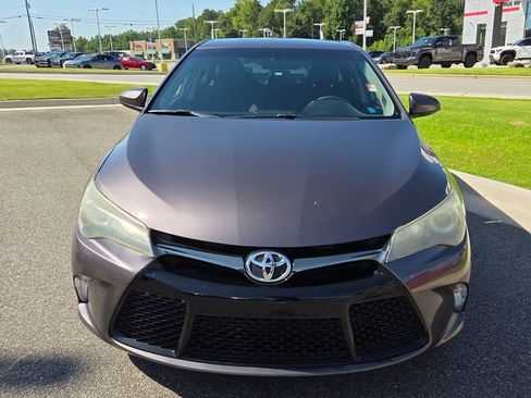 Used 2016 Toyota Camry SE FWD image 2