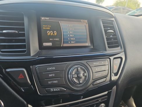 Used 2015 Nissan Pathfinder SV FWD image 8