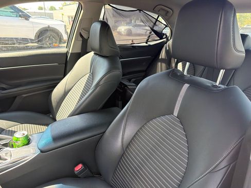 Used 2018 Toyota Camry SE FWD image 13