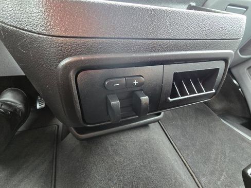 Used 2017 Ford Transit 150 XLT image 23