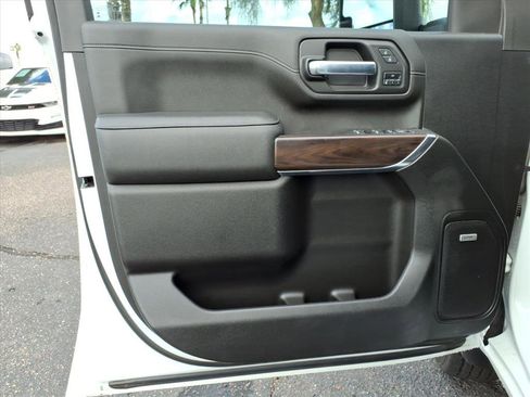 Certified 2023 GMC Sierra 2500 SLT w/ SLT Preferred Package image 18