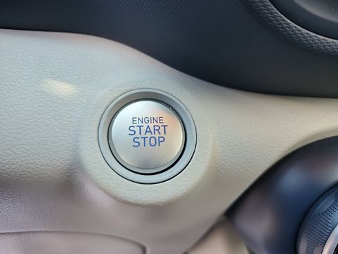 Certified 2024 Hyundai Venue Limited FWD image 30