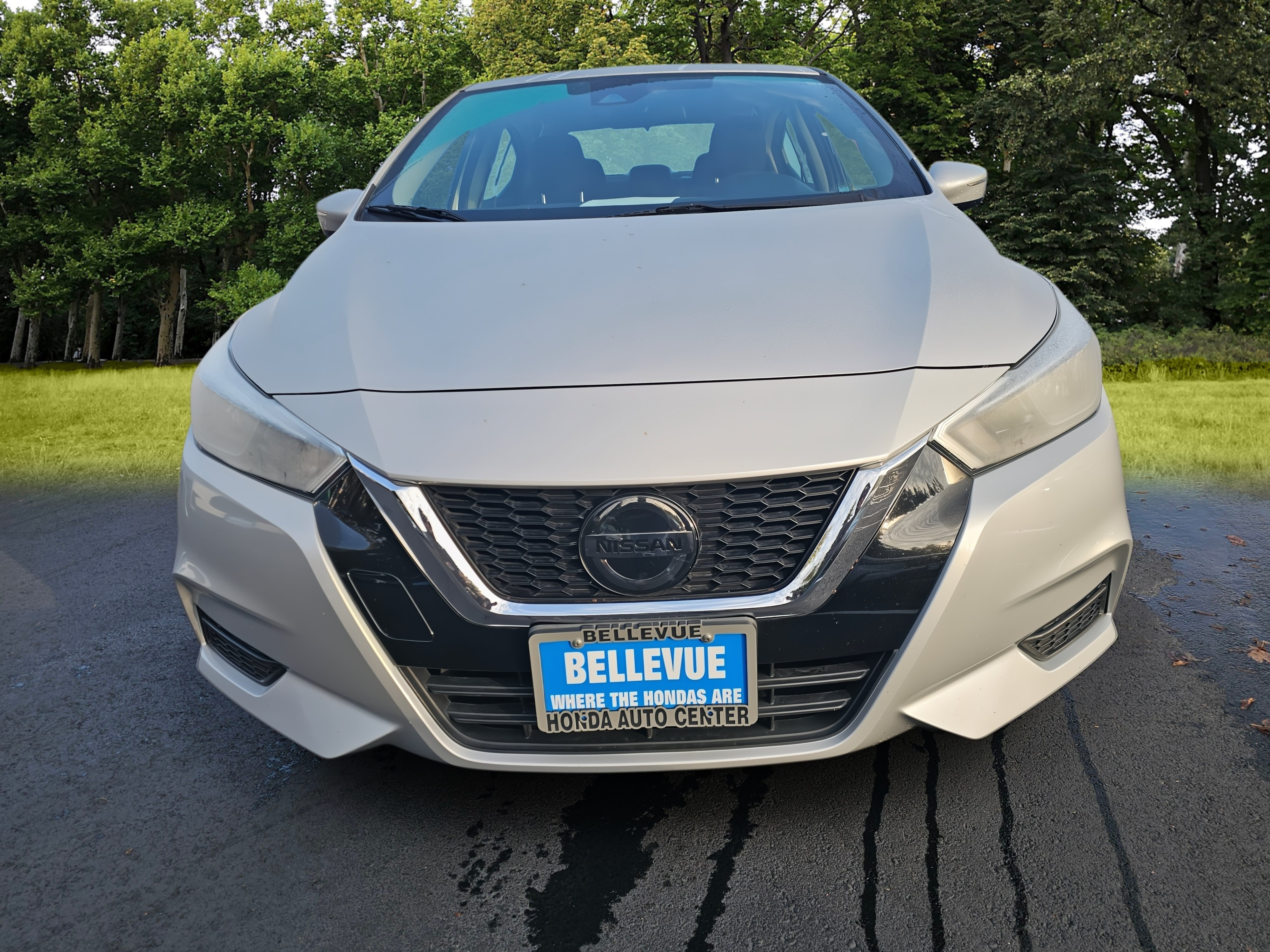 Used 2020 Nissan Versa SV FWD image 2