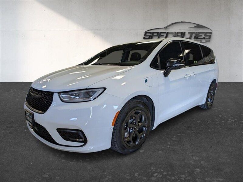 Used 2023 Chrysler Pacifica Limited w/ S Appearance Package FWD image 5