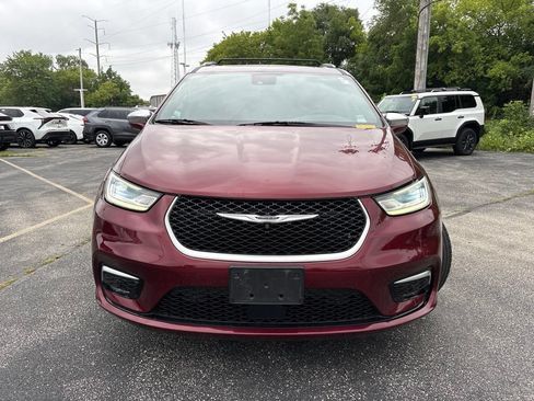 Used 2022 Chrysler Pacifica Pinnacle AWD/4WD image 2
