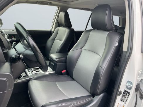 Used 2018 Toyota 4Runner SR5 Premium image 10