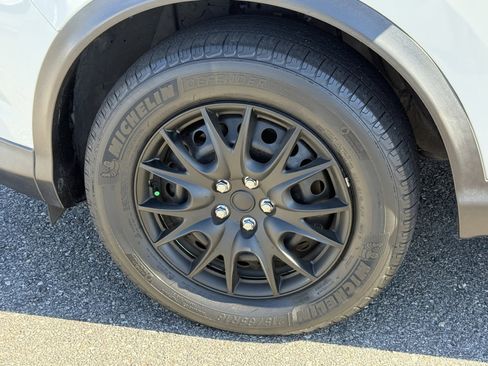 Used 2019 Nissan Rogue Sport S image 19