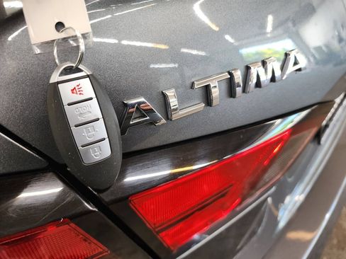 Used 2020 Nissan Altima 2.5 S FWD image 39