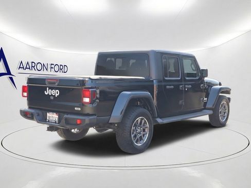Used 2020 Jeep Gladiator Overland w/ Trailer Tow Package AWD/4WD image 4