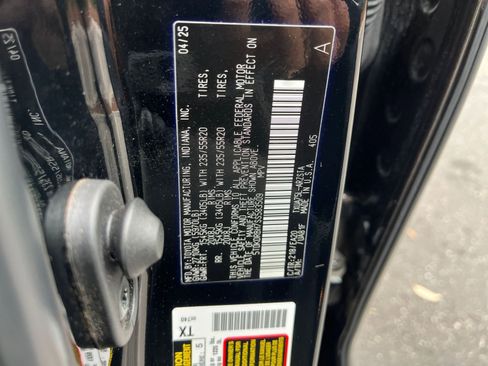 Used 2025 Toyota Highlander XSE AWD/4WD image 32
