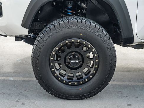 Certified 2022 Toyota Tacoma TRD Off-Road w/ Technology Package image 12