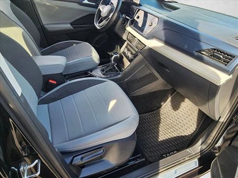 Certified 2024 Volkswagen Taos SE image 18