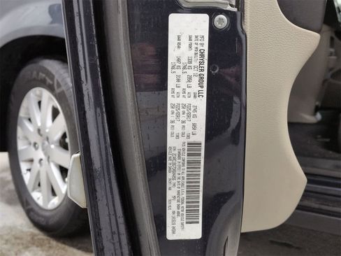 Used 2013 Chrysler Town & Country Touring w/ Trailer Tow Group image 36