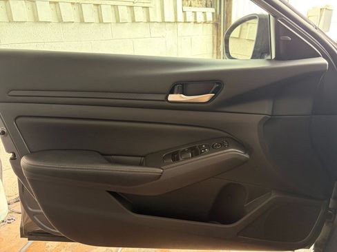 Used 2025 Nissan Altima 2.5 SV FWD image 15