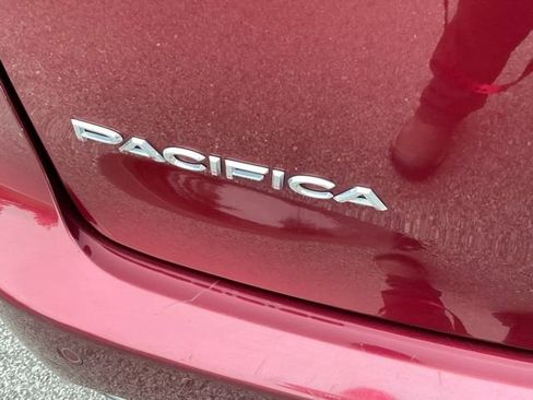 Used 2018 Chrysler Pacifica Limited w/ Tire & Wheel Group image 5