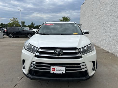 Used 2017 Toyota Highlander Limited Platinum AWD/4WD image 2