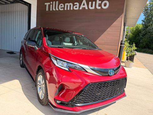 Used 2022 Toyota Sienna XSE w/ XSE Plus Package AWD/4WD image 1