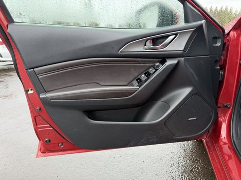 Used 2018 MAZDA MAZDA3 Grand Touring w/ Premium Equipment Package image 12