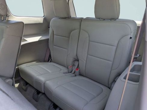 Used 2017 GMC Acadia SLT FWD image 16