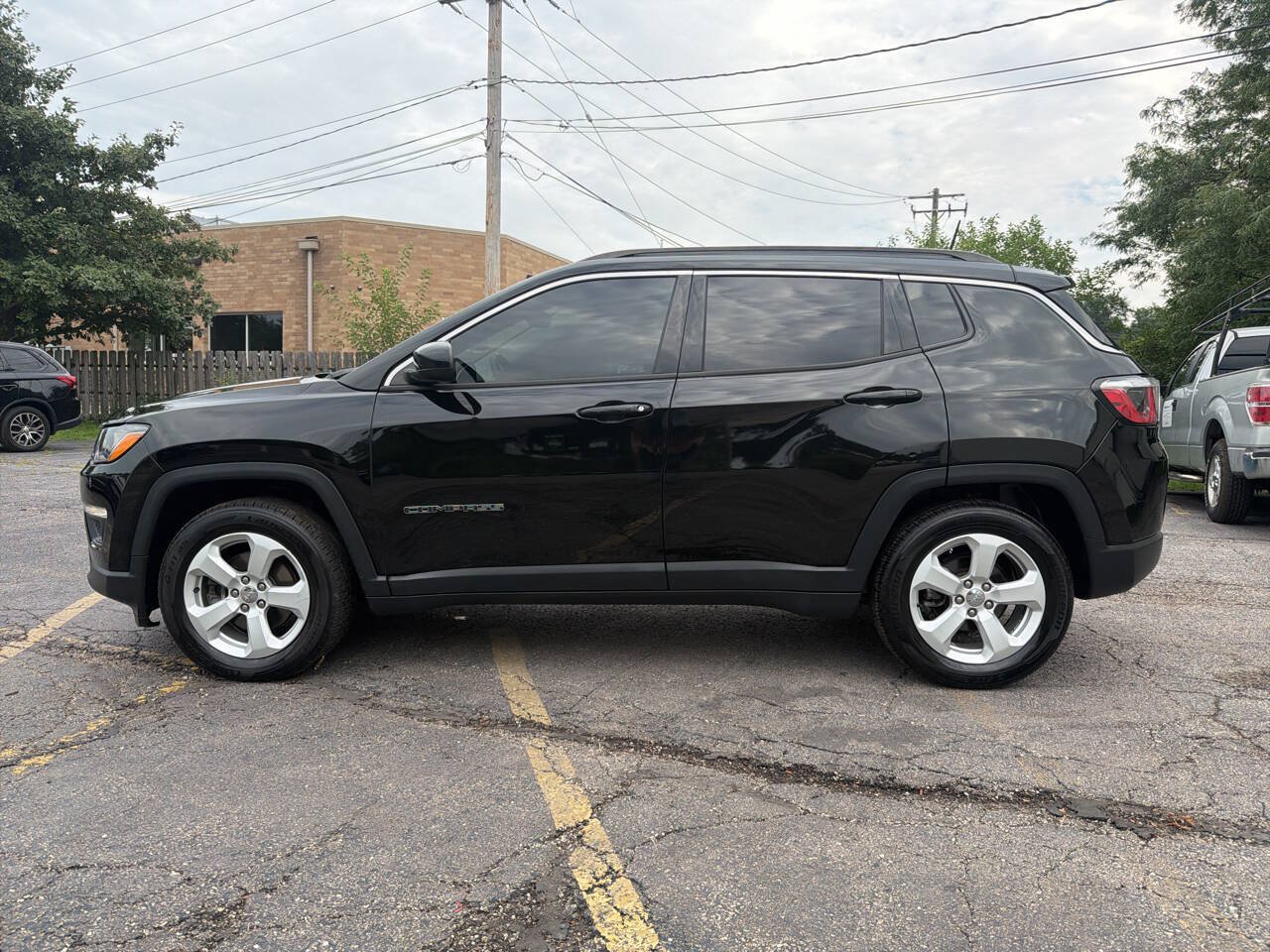 Used 2018 Jeep Compass Latitude w/ Cold Weather Group FWD image 3