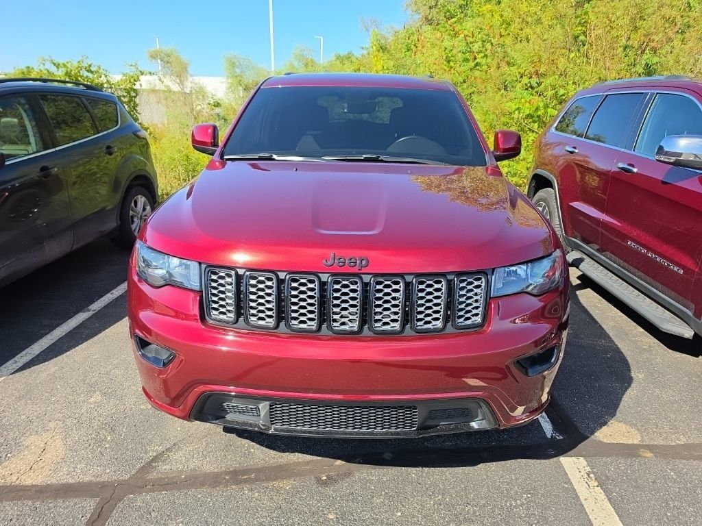 Used 2022 Jeep Grand Cherokee Laredo X AWD/4WD image 2