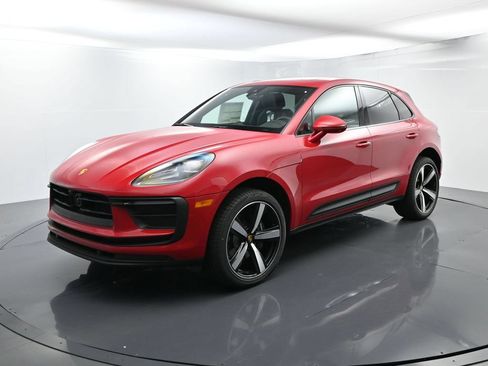 Certified 2025 Porsche Macan AWD/4WD image 1