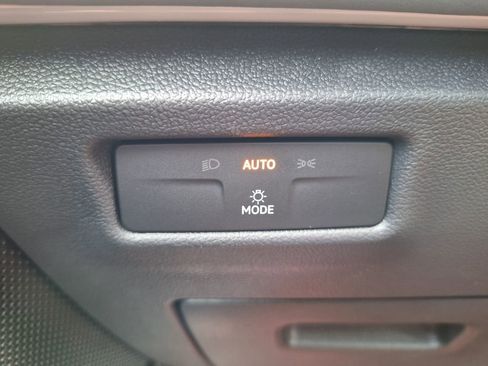 New 2026 Volkswagen Tiguan SE image 12