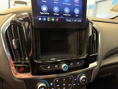 Used 2023 Chevrolet Traverse LT AWD/4WD image 39