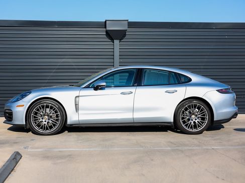 Certified 2023 Porsche Panamera Platinum Edition image 2