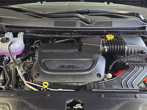 Used 2026 Chrysler Pacifica Limited image 25