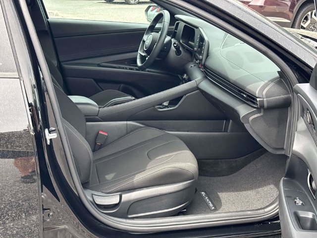 Used 2025 Hyundai Elantra Sport FWD image 14