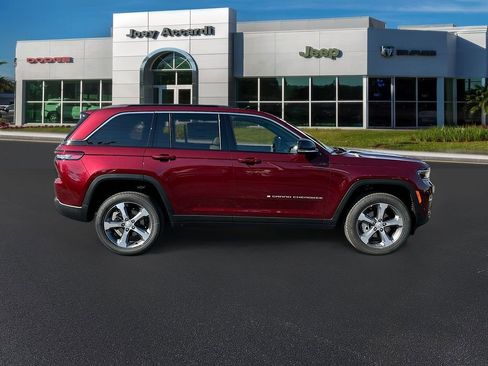 New 2025 Jeep Grand Cherokee Limited image 11