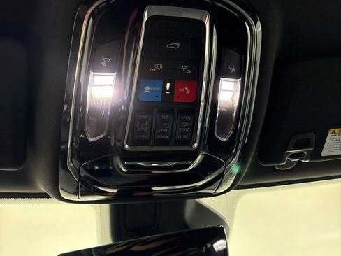 Used 2021 Jeep Grand Cherokee L Overland w/ Luxury Tech Group IV AWD/4WD image 16