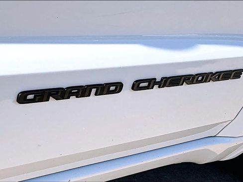 Used 2019 Jeep Grand Cherokee Altitude RWD image 24