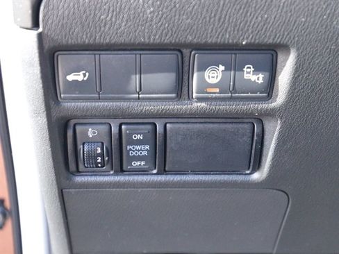 Used 2017 Nissan Armada Platinum AWD/4WD image 18